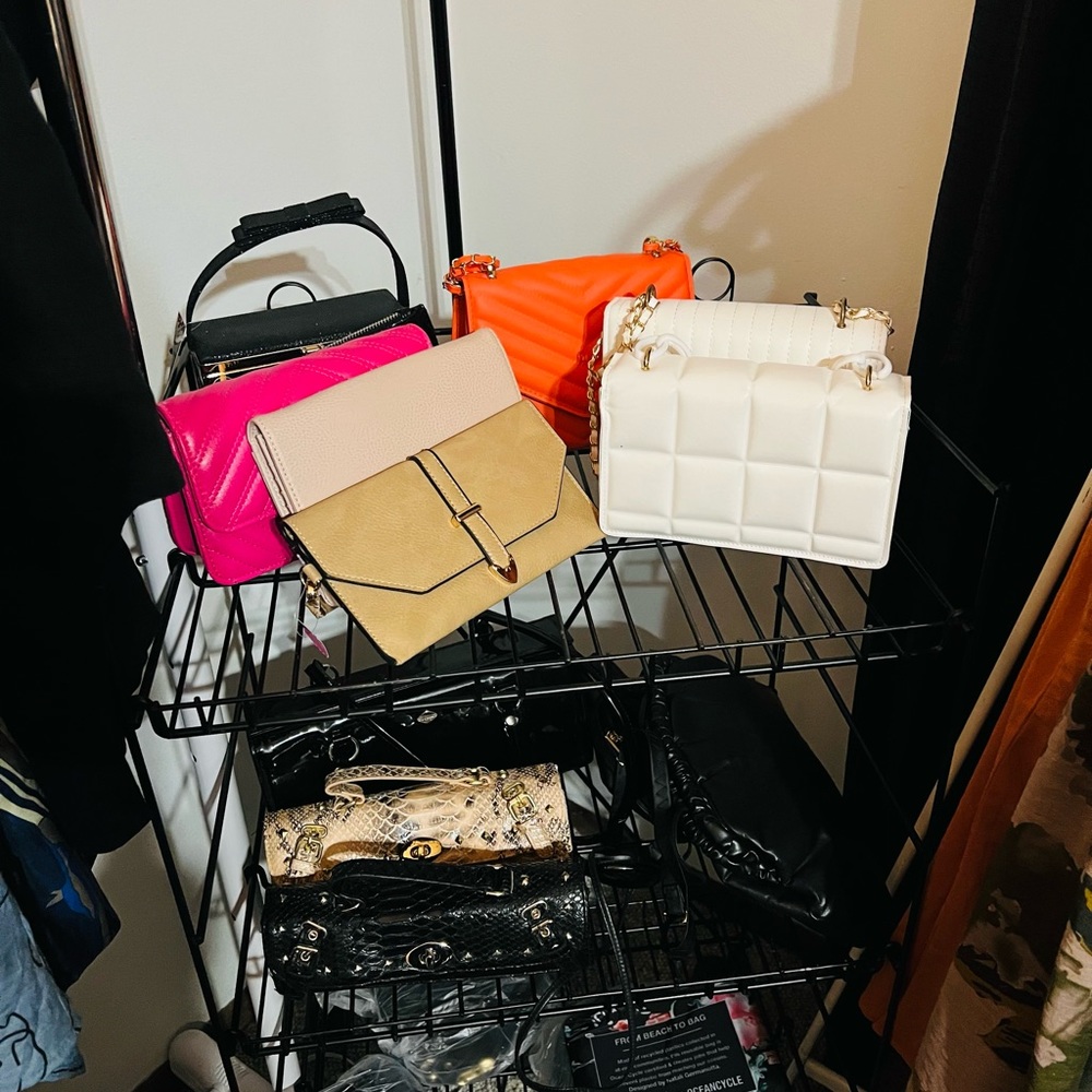 ✨ CLEAN OUT SALE ✨ - Picture 4 of 8